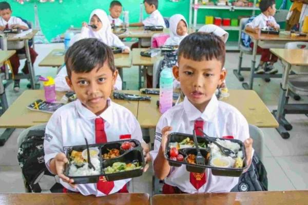 Gerak Serentak Pusat dan Daerah Wujudkan Makan Bergizi Gratis